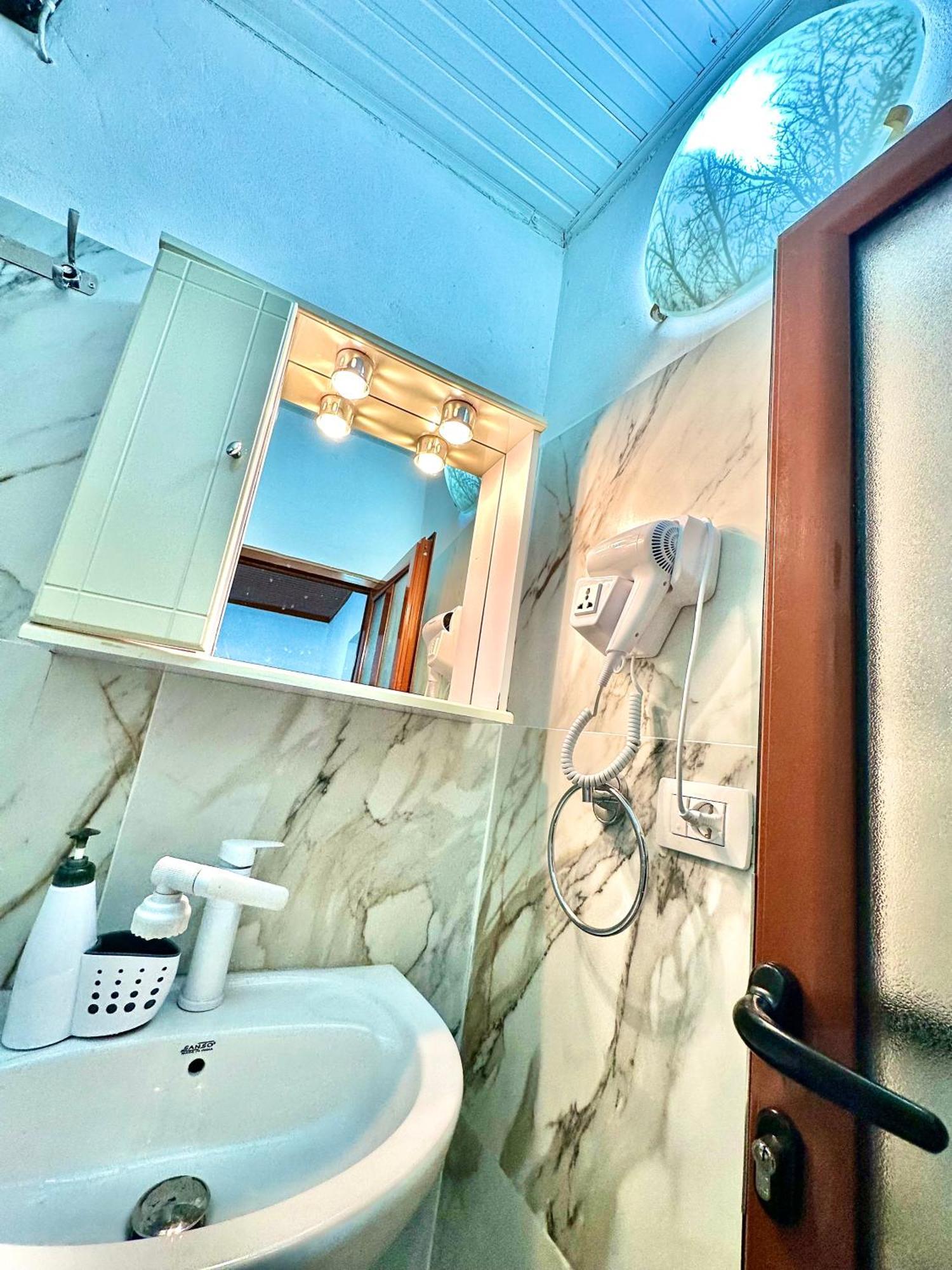 Отель Grandpas House Гирокастра Экстерьер фото